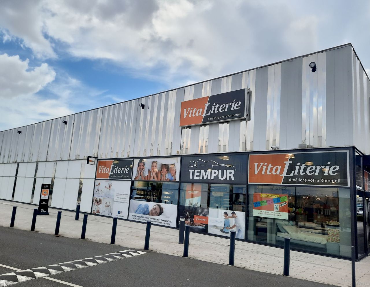 Photo extérieure du magasin Vitaliterie situé au coeur du centre Aushopping Promenade de Flandre à Neuville-en-Ferrain (59)